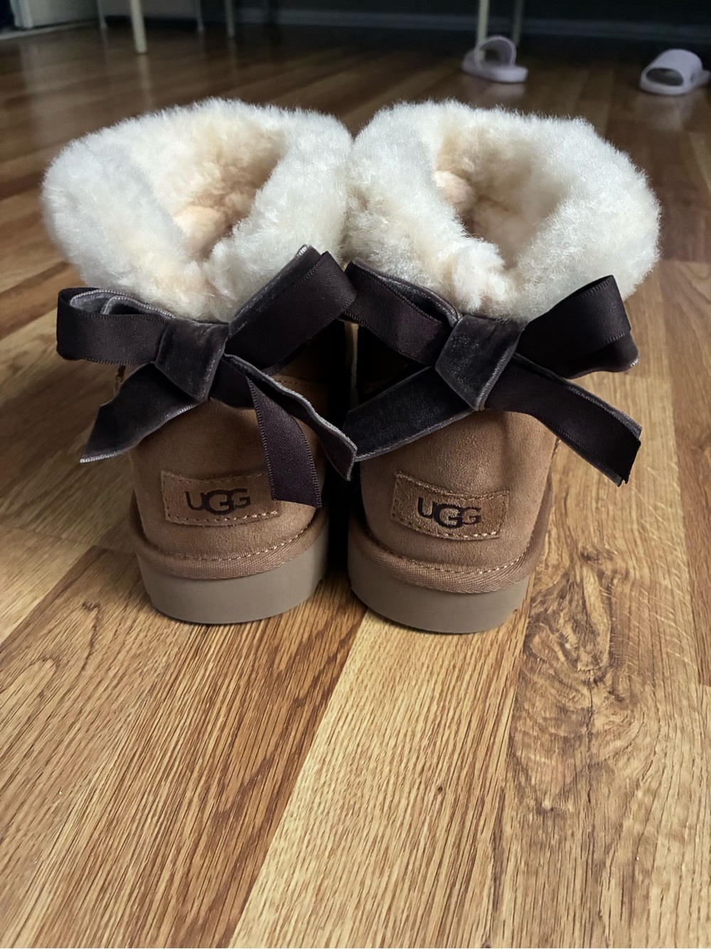 UGG Bailey Bow II Mini Boots Chestnut Women’s Size 9 NEW